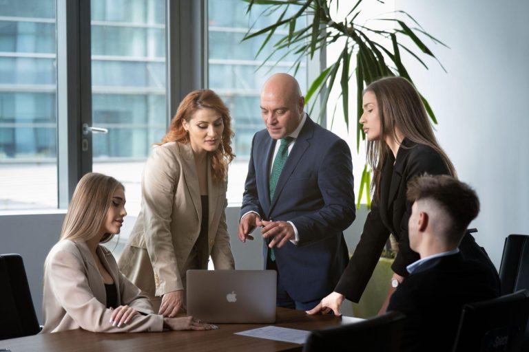 Refinanțare credit ipotecar prin broker vs direct la bancă: ce variantă este mai avantajoasă 2 Refinanțare credit ipotecar prin broker vs direct la bancă: ce variantă este mai avantajoasă